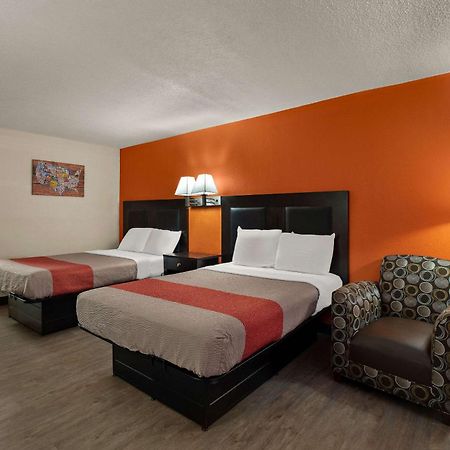 Econo Lodge Ємассі Екстер'єр фото