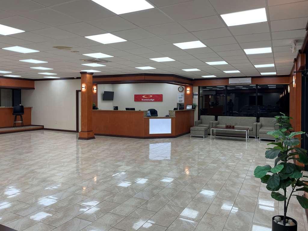 Econo Lodge Ємассі Інтер'єр фото