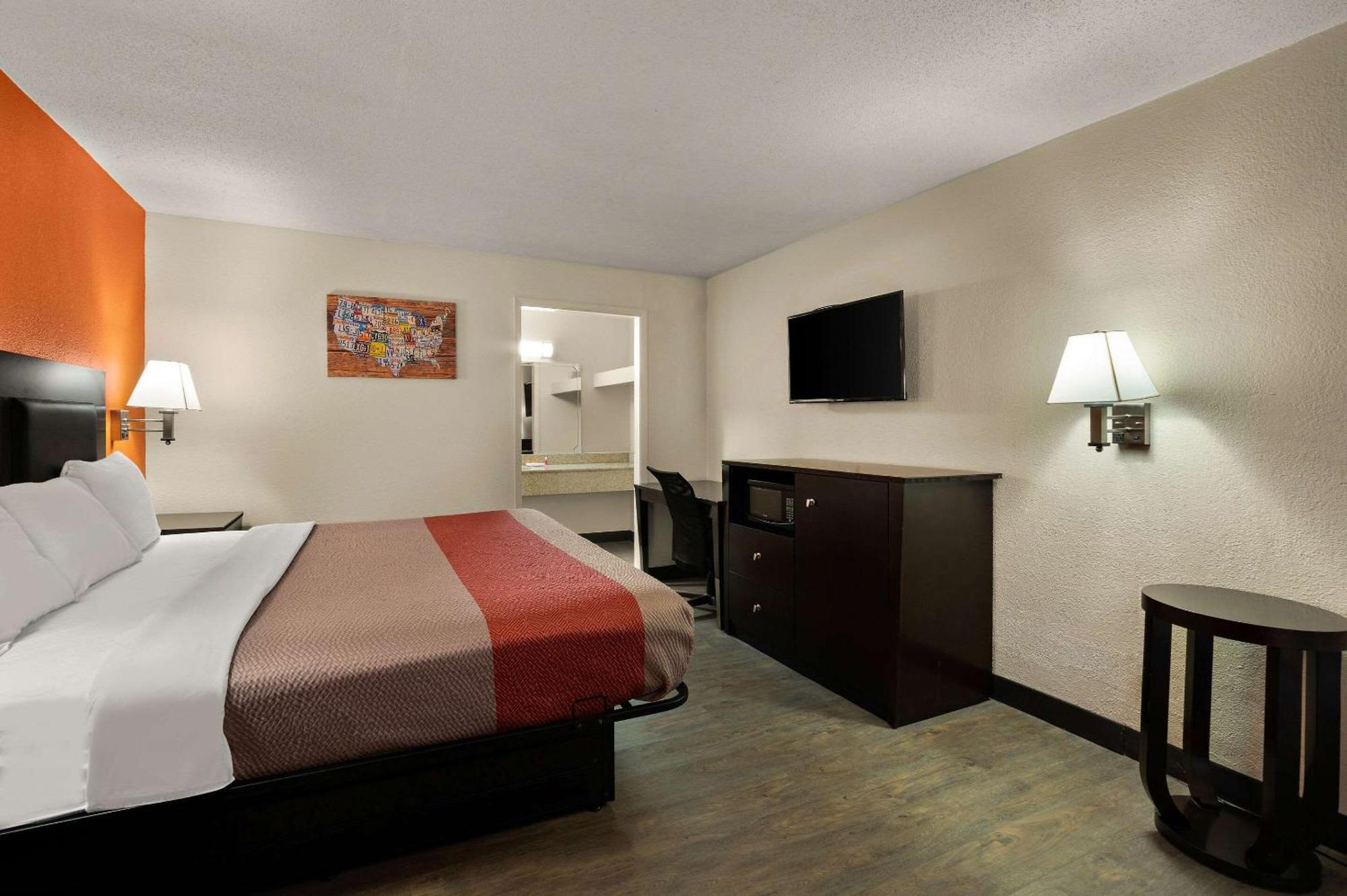 Econo Lodge Ємассі Екстер'єр фото