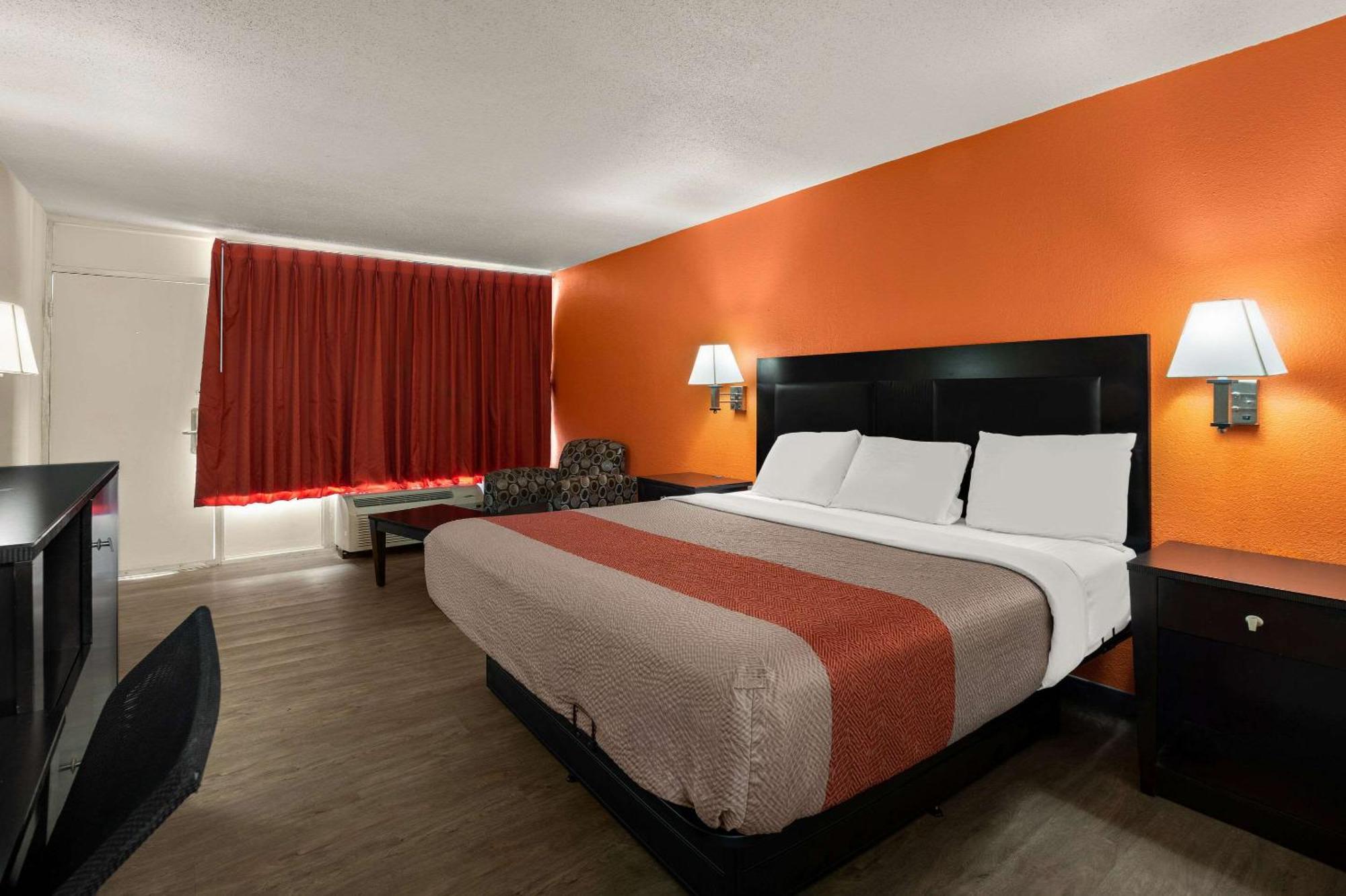 Econo Lodge Ємассі Екстер'єр фото