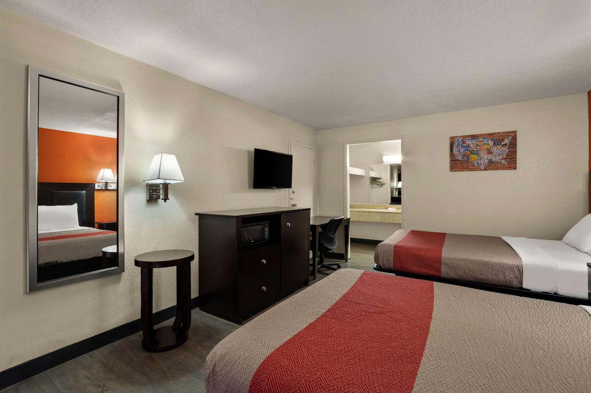 Econo Lodge Ємассі Екстер'єр фото