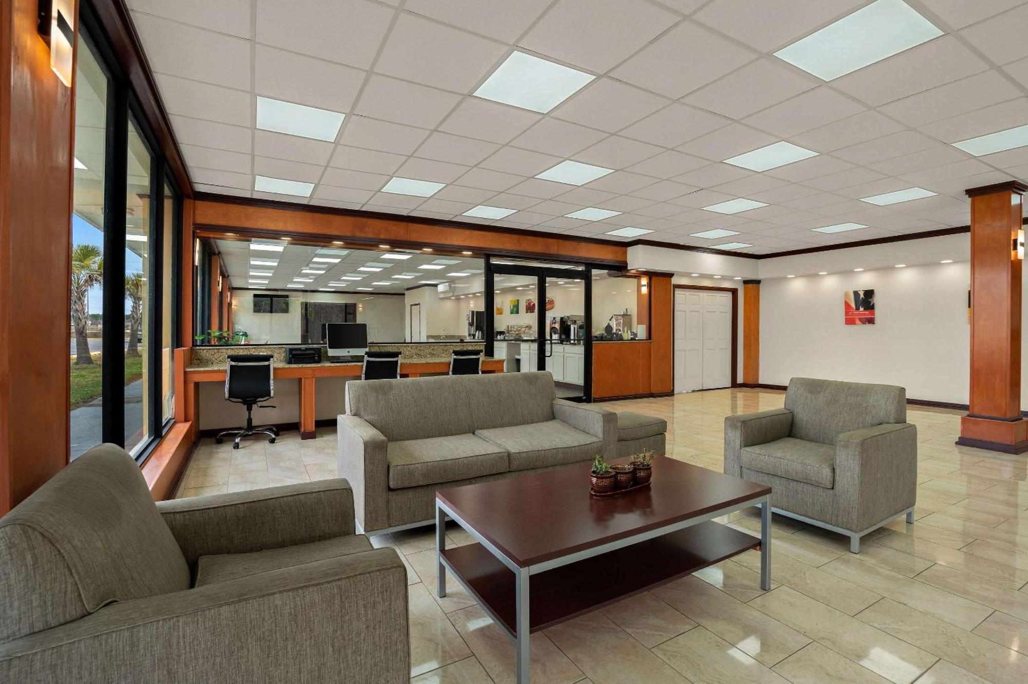Econo Lodge Ємассі Екстер'єр фото
