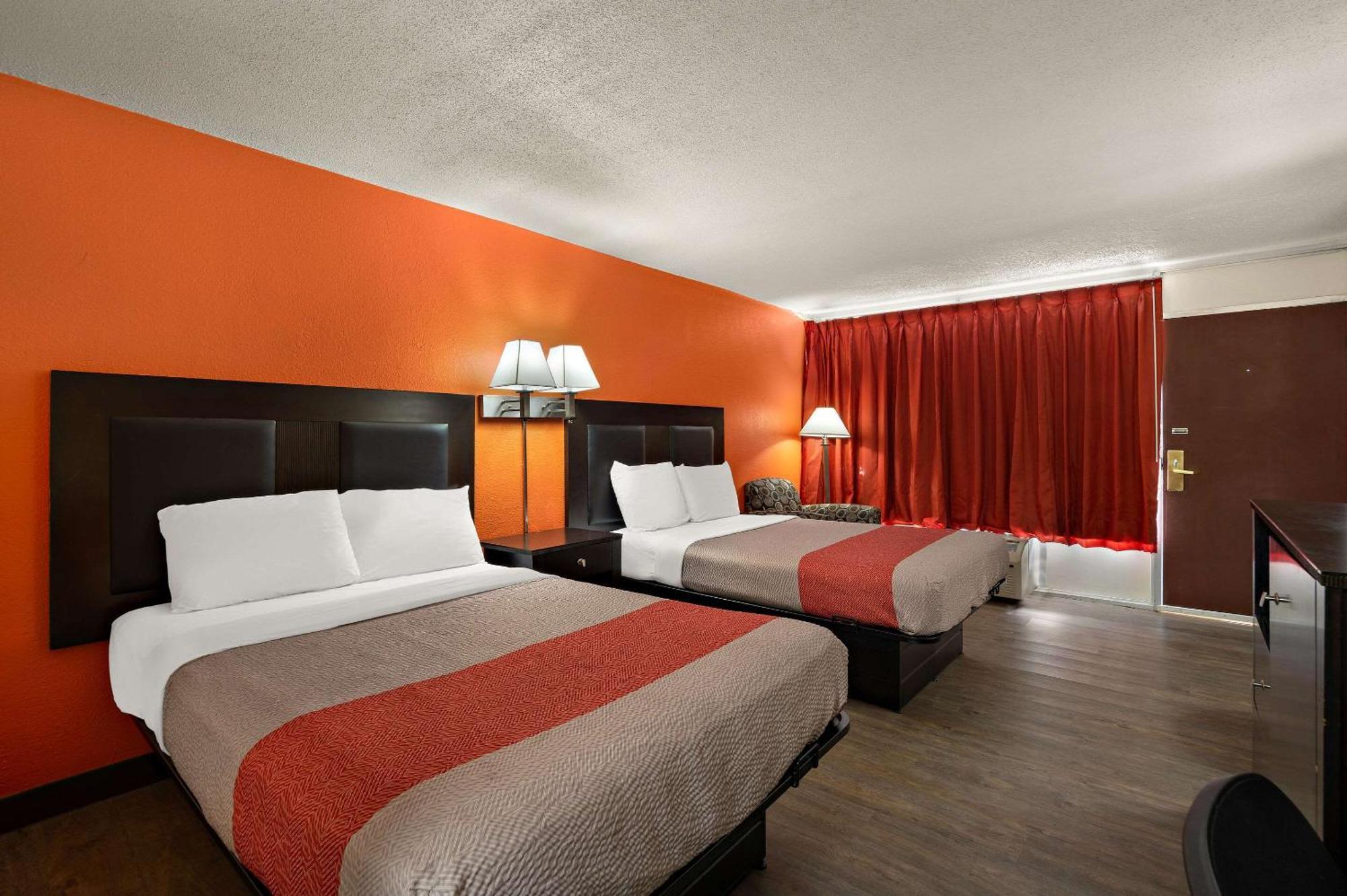 Econo Lodge Ємассі Екстер'єр фото