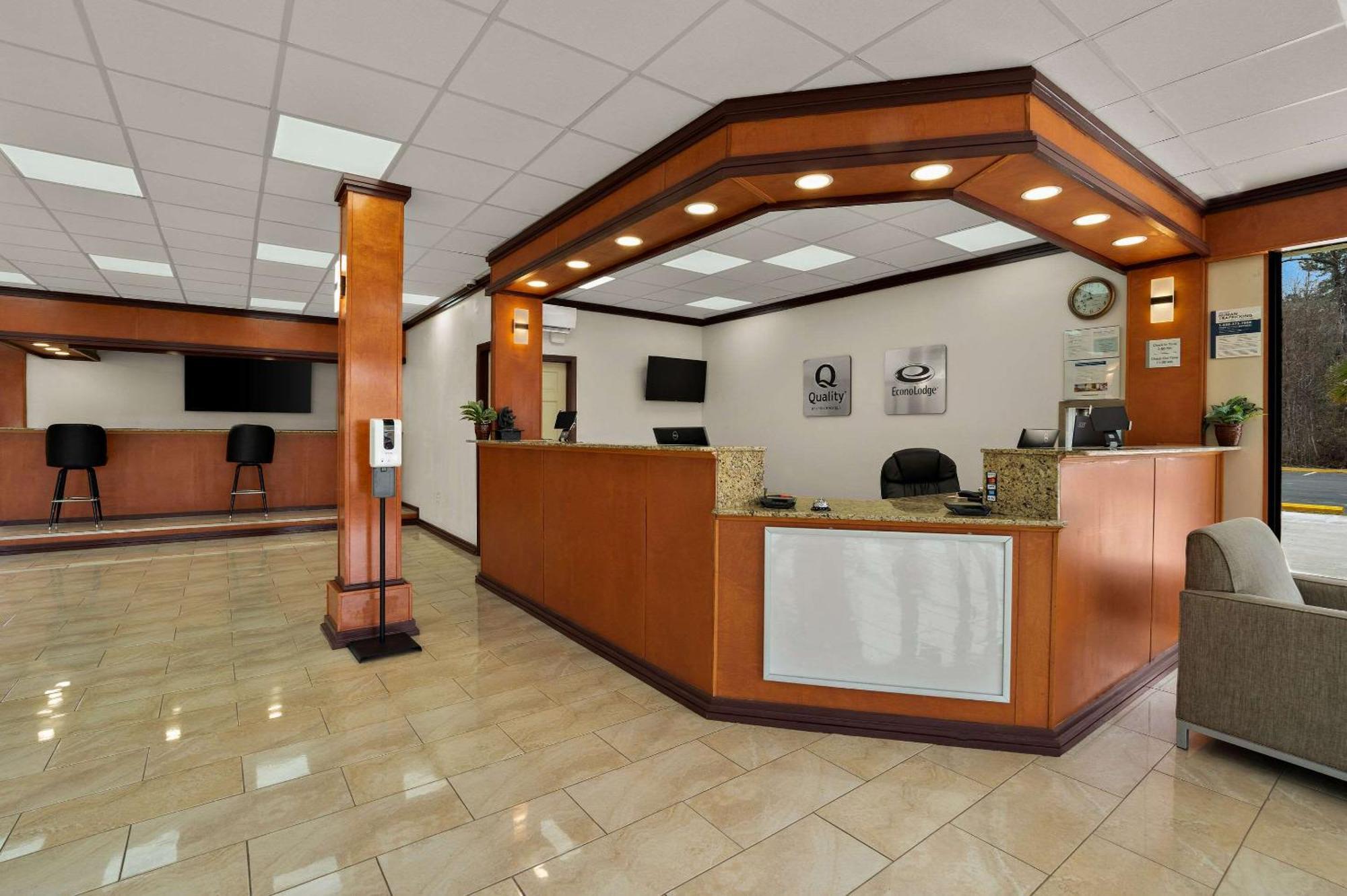 Econo Lodge Ємассі Екстер'єр фото