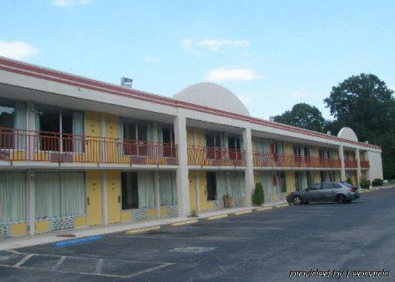 Econo Lodge Ємассі Екстер'єр фото