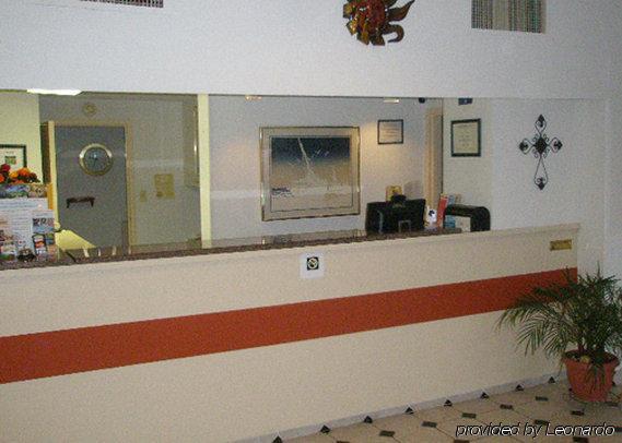 Econo Lodge Ємассі Інтер'єр фото