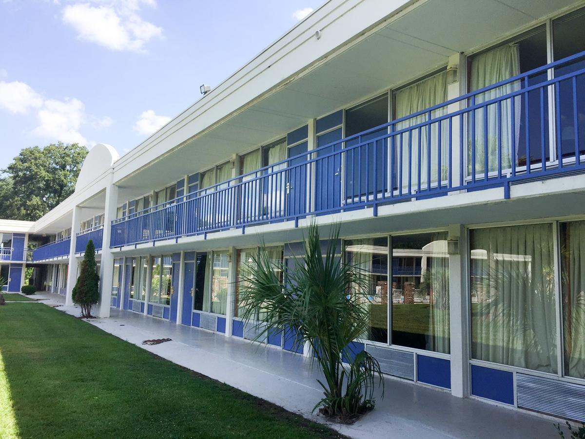 Econo Lodge Ємассі Екстер'єр фото